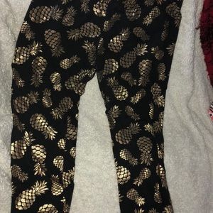Black and Gold pineapple leggings